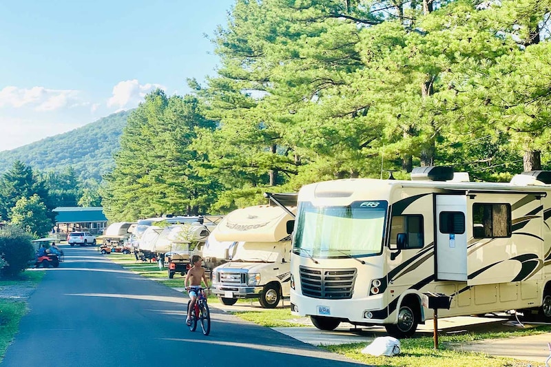 Red Carpet Pull-Thru RV Site-7